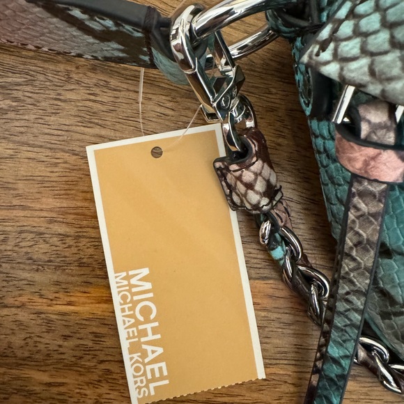 Michael Kors Slater Leather Ocean Blue Multi Snake Print Sling Pack MSGR Bag NWT - Picture 10 of 11